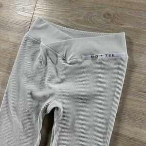 Bo + Tee Medium Gray Ribbed Criss Cross Waist Leggings Compression Snatched